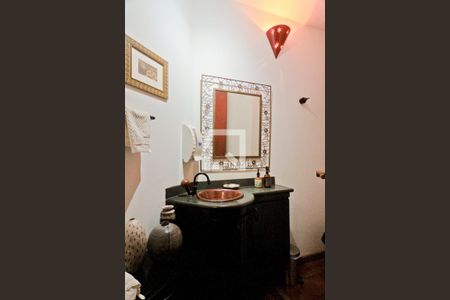 Casa à venda com 583m², 3 quartos e 4 vagas Casa à venda com 583m², 3 quartos e 4 vagasLavabo