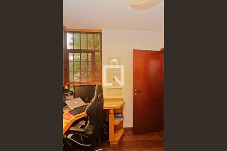 Casa à venda com 583m², 3 quartos e 4 vagas Casa à venda com 583m², 3 quartos e 4 vagasEscritório