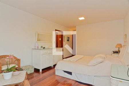 Casa à venda com 583m², 3 quartos e 4 vagas Casa à venda com 583m², 3 quartos e 4 vagasSuíte 1