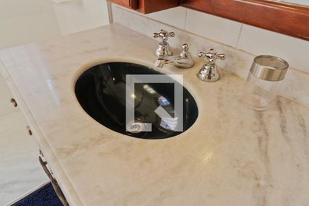 Casa à venda com 583m², 3 quartos e 4 vagas Casa à venda com 583m², 3 quartos e 4 vagasBanheiro da Suíte 2