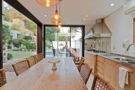 Casa à venda com 583m², 3 quartos e 4 vagas Casa à venda com 583m², 3 quartos e 4 vagasÁrea externa