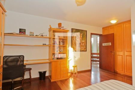 Casa à venda com 583m², 3 quartos e 4 vagas Casa à venda com 583m², 3 quartos e 4 vagasSuíte 2