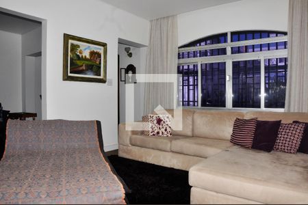 Casa à venda com 168m², 3 quartos e 7 vagas Casa à venda com 168m², 3 quartos e 7 vagasDetalhe da Sala