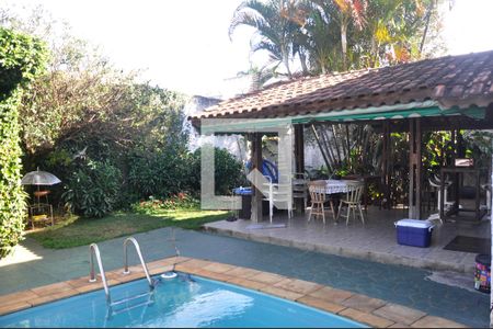 Casa à venda com 168m², 3 quartos e 7 vagas Casa à venda com 168m², 3 quartos e 7 vagasDetalhe Churrasqueira