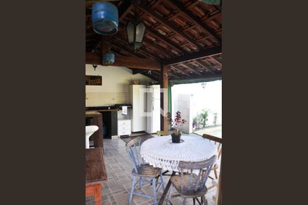 Casa à venda com 168m², 3 quartos e 7 vagas Casa à venda com 168m², 3 quartos e 7 vagasDetalhe Churrasqueira