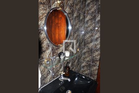 Casa à venda com 168m², 3 quartos e 7 vagas Casa à venda com 168m², 3 quartos e 7 vagasDetalhe Lavabo