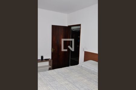 Casa à venda com 168m², 3 quartos e 7 vagas Casa à venda com 168m², 3 quartos e 7 vagasDetalhe Quarto 02 com Suíte