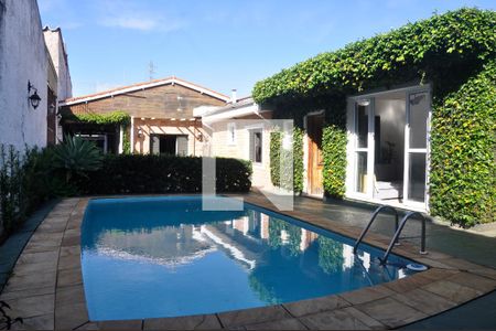 Casa à venda com 168m², 3 quartos e 7 vagas Casa à venda com 168m², 3 quartos e 7 vagasDetalhe Piscina