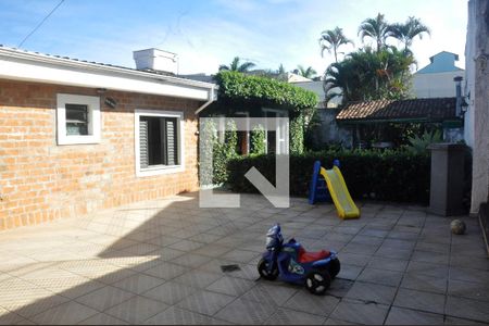 Casa à venda com 168m², 3 quartos e 7 vagas Casa à venda com 168m², 3 quartos e 7 vagasDetalhe Quintal