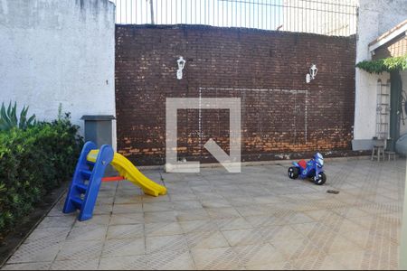 Casa à venda com 168m², 3 quartos e 7 vagas Casa à venda com 168m², 3 quartos e 7 vagasVista Quarto da Empregada com Suíte