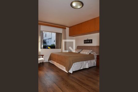 Casa à venda com 168m², 3 quartos e 7 vagas Casa à venda com 168m², 3 quartos e 7 vagasDetalhe Quarto 01 com Suíte