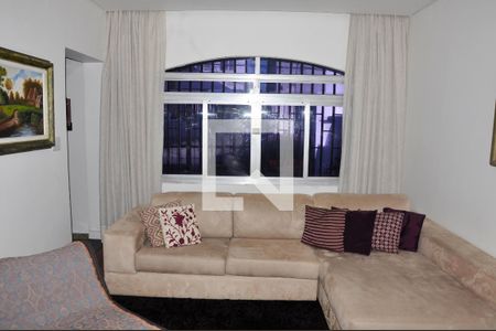 Casa à venda com 168m², 3 quartos e 7 vagas Casa à venda com 168m², 3 quartos e 7 vagasDetalhe da Sala