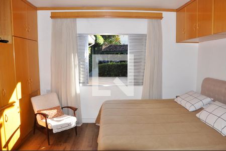 Casa à venda com 168m², 3 quartos e 7 vagas Casa à venda com 168m², 3 quartos e 7 vagasDetalhe Quarto 01 com Suíte