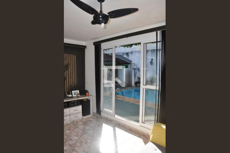 Casa à venda com 168m², 3 quartos e 7 vagas Casa à venda com 168m², 3 quartos e 7 vagasDetalhe Sala de Som