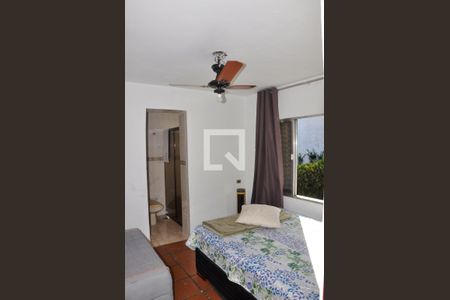 Casa à venda com 168m², 3 quartos e 7 vagas Casa à venda com 168m², 3 quartos e 7 vagasDetalhe Quarto da Empregada com Suíte