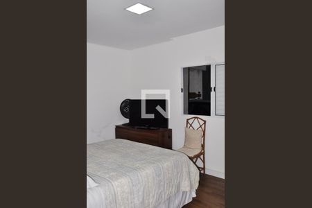 Casa à venda com 168m², 3 quartos e 7 vagas Casa à venda com 168m², 3 quartos e 7 vagasDetalhe Quarto 02 com Suíte