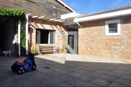 Casa à venda com 168m², 3 quartos e 7 vagas Casa à venda com 168m², 3 quartos e 7 vagasDetalhe Quintal