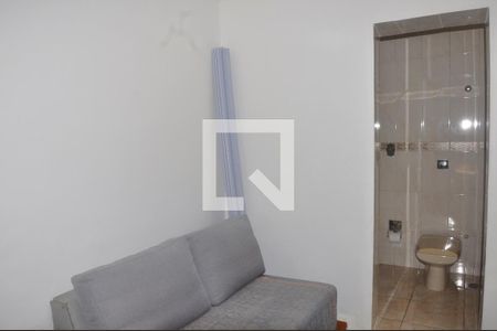 Casa à venda com 168m², 3 quartos e 7 vagas Casa à venda com 168m², 3 quartos e 7 vagasDetalhe Quarto da Empregada com Suíte