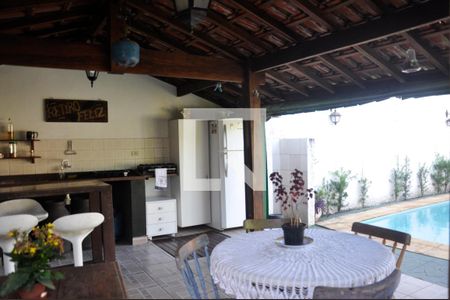 Casa à venda com 168m², 3 quartos e 7 vagas Casa à venda com 168m², 3 quartos e 7 vagasDetalhe Churrasqueira