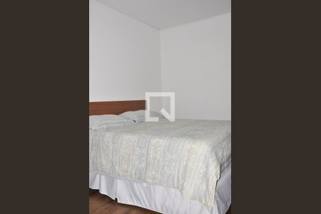 Casa à venda com 168m², 3 quartos e 7 vagas Casa à venda com 168m², 3 quartos e 7 vagasDetalhe Quarto 02 com Suíte