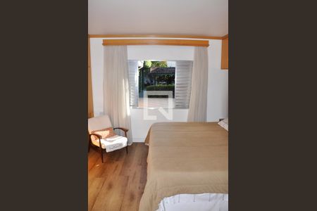 Casa à venda com 168m², 3 quartos e 7 vagas Casa à venda com 168m², 3 quartos e 7 vagasDetalhe Quarto 01 com Suíte