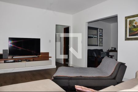 Casa à venda com 168m², 3 quartos e 7 vagas Casa à venda com 168m², 3 quartos e 7 vagasDetalhe da Sala