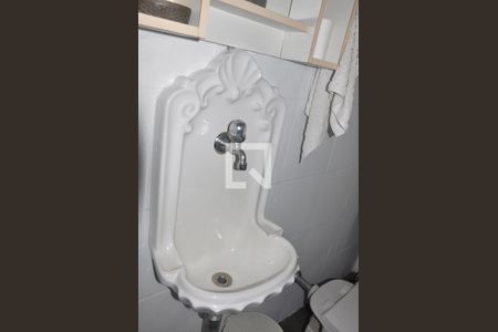 Casa à venda com 168m², 3 quartos e 7 vagas Casa à venda com 168m², 3 quartos e 7 vagasDetalhe Lavabo