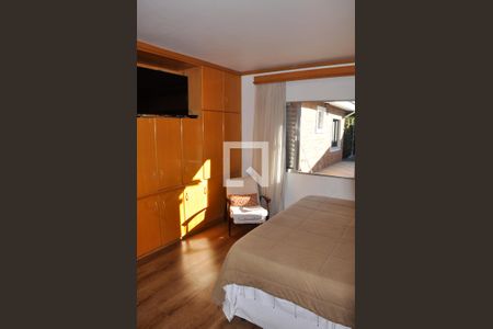 Casa à venda com 168m², 3 quartos e 7 vagas Casa à venda com 168m², 3 quartos e 7 vagasDetalhe Quarto 01 com Suíte