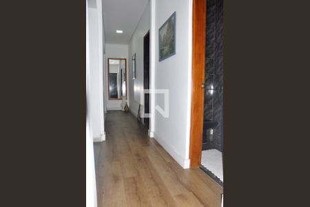 Casa à venda com 168m², 3 quartos e 7 vagas Casa à venda com 168m², 3 quartos e 7 vagasCorredor Quartos