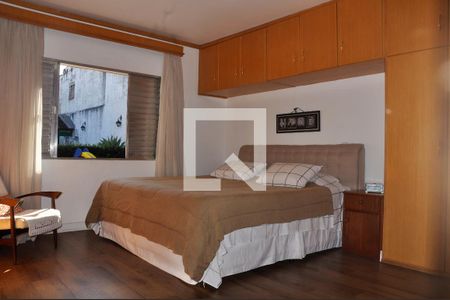 Casa à venda com 168m², 3 quartos e 7 vagas Casa à venda com 168m², 3 quartos e 7 vagasDetalhe Quarto 01 com Suíte