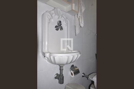 Casa à venda com 168m², 3 quartos e 7 vagas Casa à venda com 168m², 3 quartos e 7 vagasDetalhe Lavabo