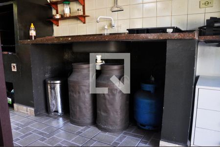 Casa à venda com 168m², 3 quartos e 7 vagas Casa à venda com 168m², 3 quartos e 7 vagasDetalhe Churrasqueira