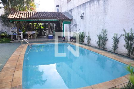 Casa à venda com 168m², 3 quartos e 7 vagas Casa à venda com 168m², 3 quartos e 7 vagasDetalhe Piscina