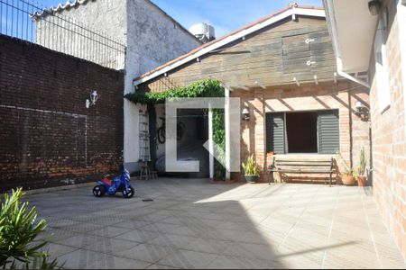 Casa à venda com 168m², 3 quartos e 7 vagas Casa à venda com 168m², 3 quartos e 7 vagasDetalhe Quintal