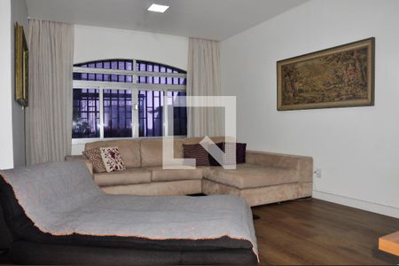 Casa à venda com 168m², 3 quartos e 7 vagas Casa à venda com 168m², 3 quartos e 7 vagasDetalhe da Sala