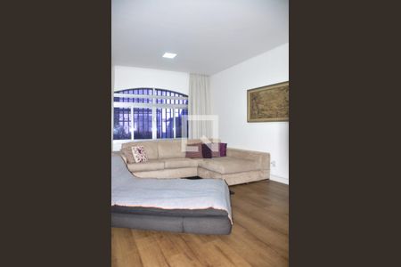 Casa à venda com 168m², 3 quartos e 7 vagas Casa à venda com 168m², 3 quartos e 7 vagasDetalhe da Sala