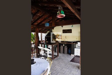 Casa à venda com 168m², 3 quartos e 7 vagas Casa à venda com 168m², 3 quartos e 7 vagasDetalhe Churrasqueira