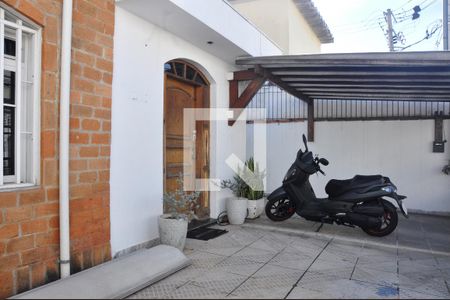 Casa à venda com 168m², 3 quartos e 7 vagas Casa à venda com 168m², 3 quartos e 7 vagasGaragem