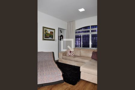 Casa à venda com 168m², 3 quartos e 7 vagas Casa à venda com 168m², 3 quartos e 7 vagasDetalhe da Sala