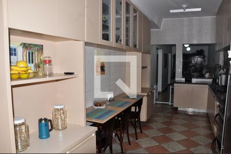 Casa à venda com 168m², 3 quartos e 7 vagas Casa à venda com 168m², 3 quartos e 7 vagasDetalhe Cozinha Americana