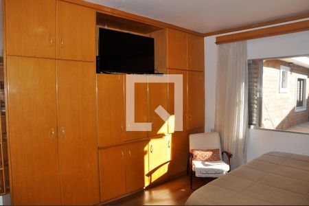 Casa à venda com 168m², 3 quartos e 7 vagas Casa à venda com 168m², 3 quartos e 7 vagasDetalhe Quarto 01 com Suíte