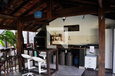 Casa à venda com 168m², 3 quartos e 7 vagas Casa à venda com 168m², 3 quartos e 7 vagasDetalhe Churrasqueira