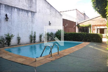 Casa à venda com 168m², 3 quartos e 7 vagas Casa à venda com 168m², 3 quartos e 7 vagasDetalhe Piscina