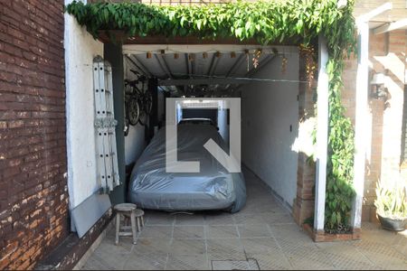 Casa à venda com 168m², 3 quartos e 7 vagas Casa à venda com 168m², 3 quartos e 7 vagasDetalhe Garagem