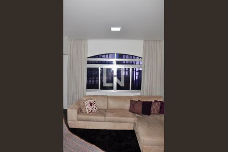 Casa à venda com 168m², 3 quartos e 7 vagas Casa à venda com 168m², 3 quartos e 7 vagasDetalhe da Sala