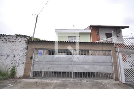 Casa à venda com 200m², 3 quartos e 3 vagas Casa à venda com 200m², 3 quartos e 3 vagasFachada