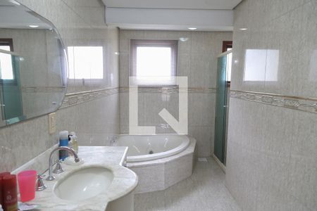 Casa à venda com 250m², 3 quartos e 3 vagas Casa à venda com 250m², 3 quartos e 3 vagasBanheiro da Suíte