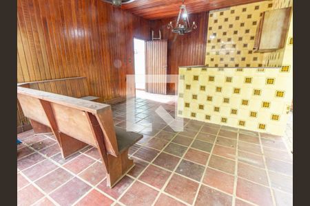 Casa à venda com 350m², 3 quartos e 4 vagasChurrasqueira e Jardim