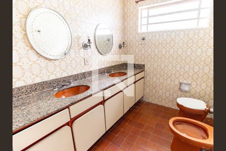 Casa à venda com 350m², 3 quartos e 4 vagasBanheiro da Suíte