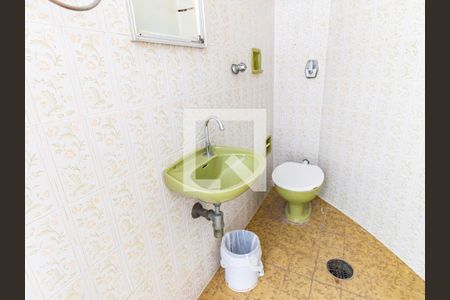 Casa à venda com 350m², 3 quartos e 4 vagasBanheiro de serviço